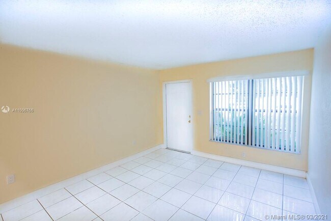 Building Photo - 1622 NE 151st St