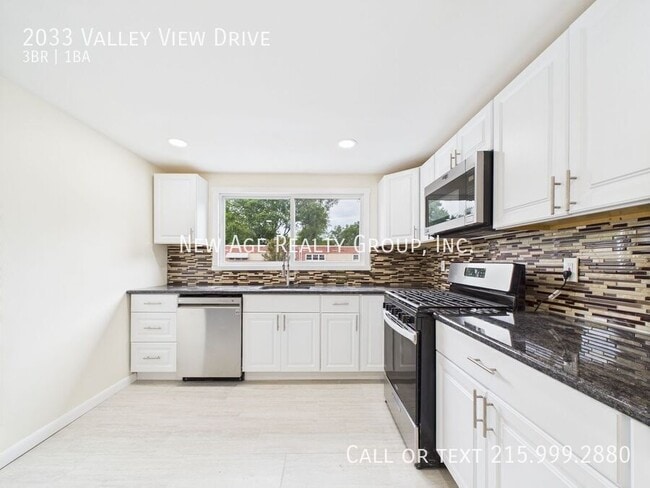 Building Photo - 2033 Valleyview Dr