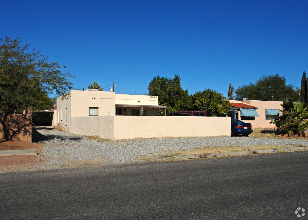 Primary Photo - 3931 E Paseo Dorado