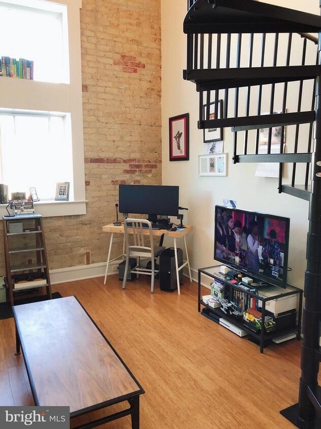 Primary Photo - 4334 Farragut St