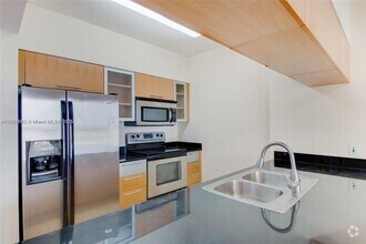 Building Photo - 1750 N Bayshore Dr