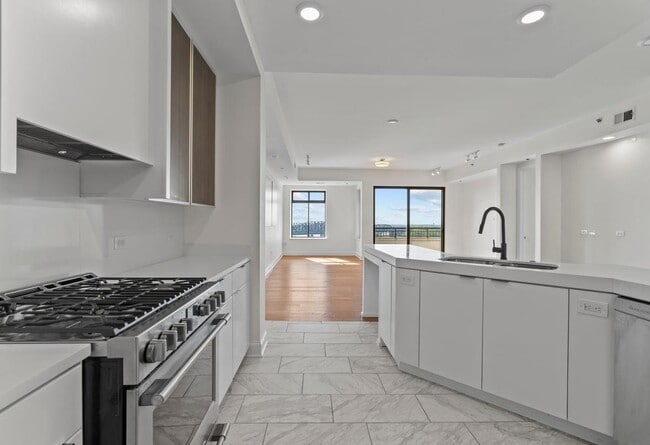 Foto del edificio - 717 Riverside Dr
