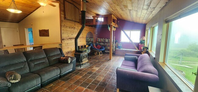 Foto del edificio - Ranch House on Gorgeous Land off of Alderp...
