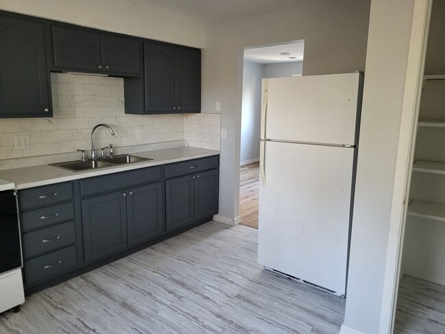 Building Photo - 2 bedroom 1 bath apartment for rent in Wamego KS