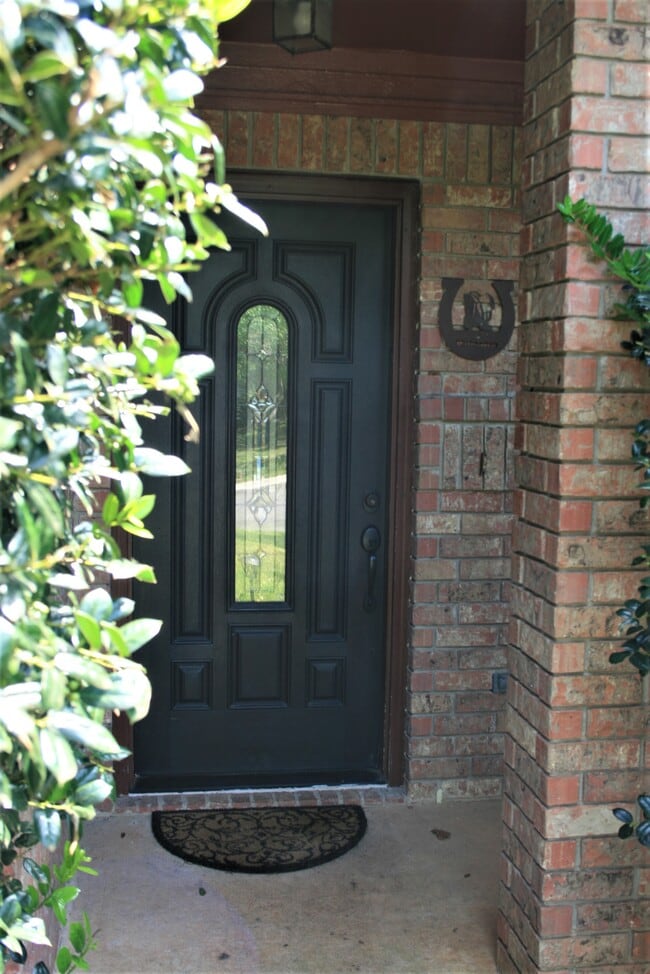 Building Photo - 1420 Wilderness St