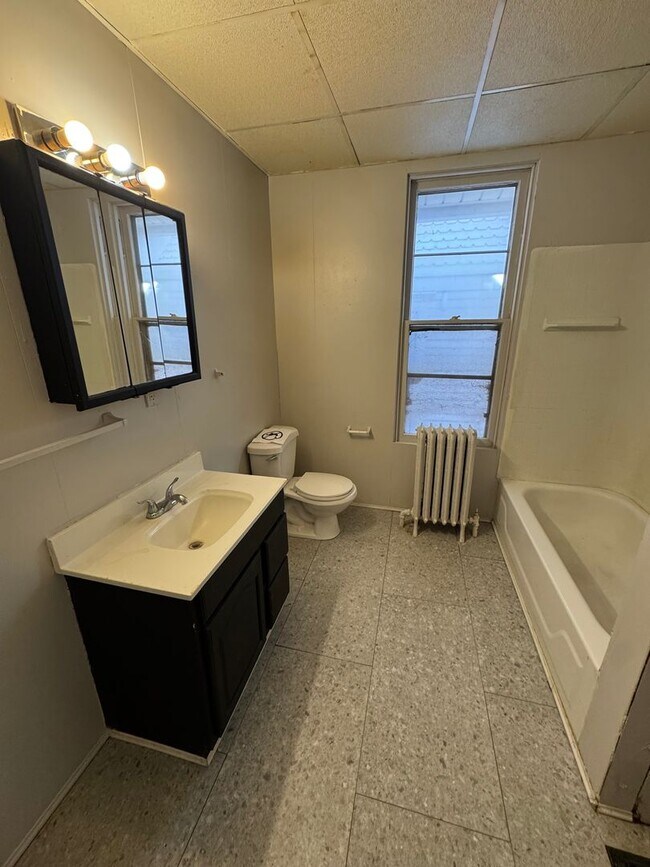 Building Photo - 938 Lincoln Ave