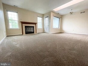 Building Photo - 502 Diamond Dr