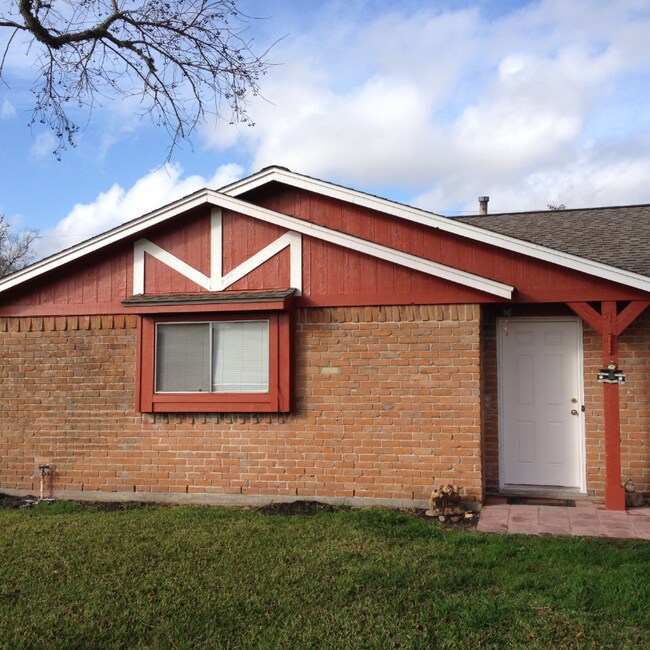 Building Photo - 313 Bastrop St
