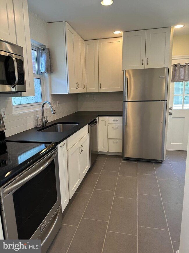 Foto del edificio - 4211 Brookfield Dr