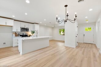 Building Photo - 381 Perryman St