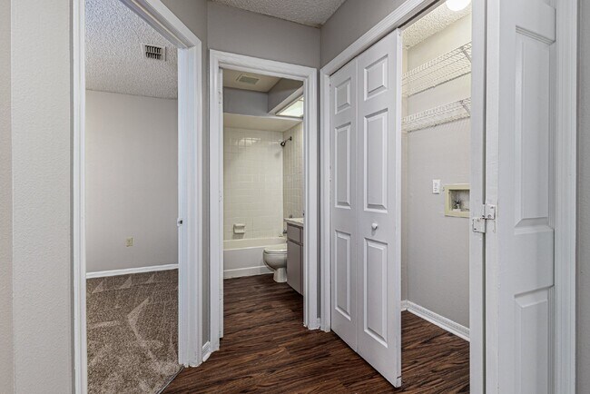 Building Photo - Central Lakeland Home