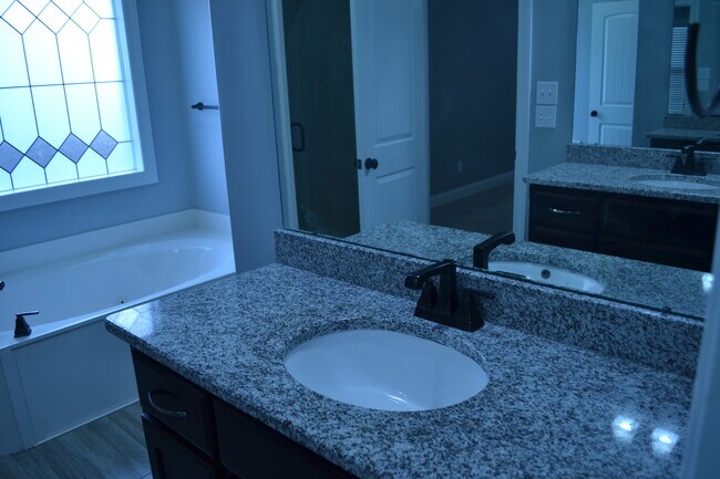 Foto del edificio - 134 Rillia Dr