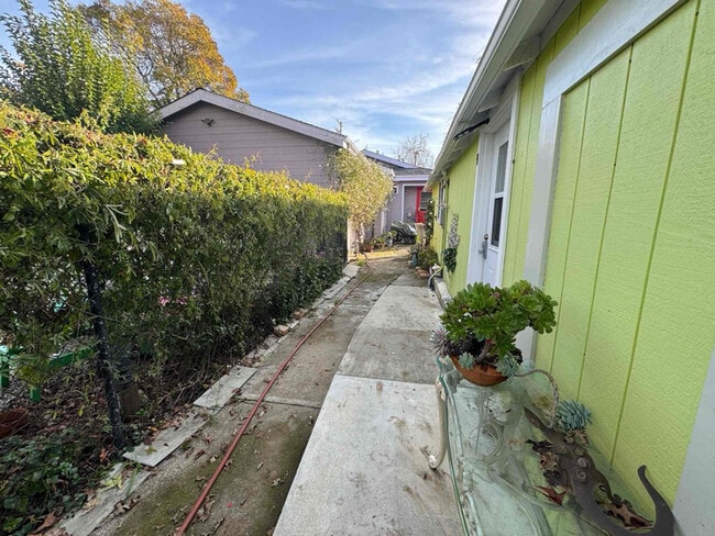 Foto del edificio - 210 Lone Oak Ave