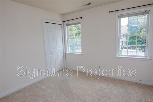 Foto del edificio - 6392 Greystone Creek Rd