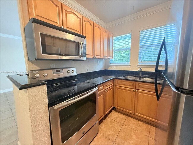 Building Photo - 865 W 39th St