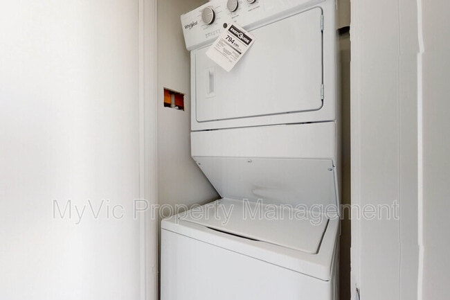 Building Photo - 8015-8102 102 St NW