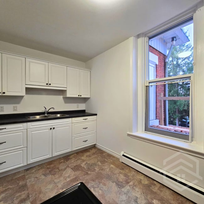 Building Photo - Updated 2-Bedroom in Norwich!!