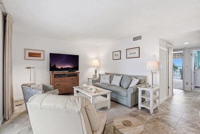Foto del edificio - 25710 Hickory Blvd