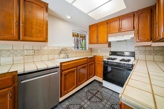 Building Photo - 650 Wanda Ct