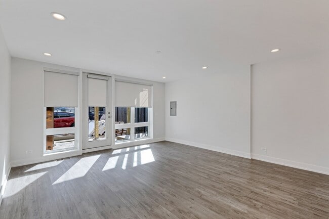 Building Photo - Lawrence 2607 W