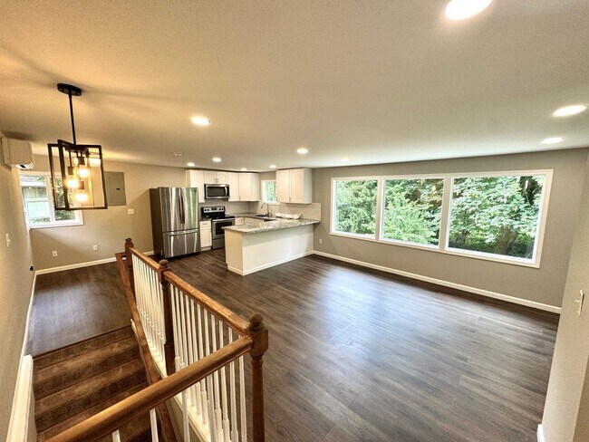 Building Photo - Seattle Gem: Modern 4-Bedroom Home with Lu...