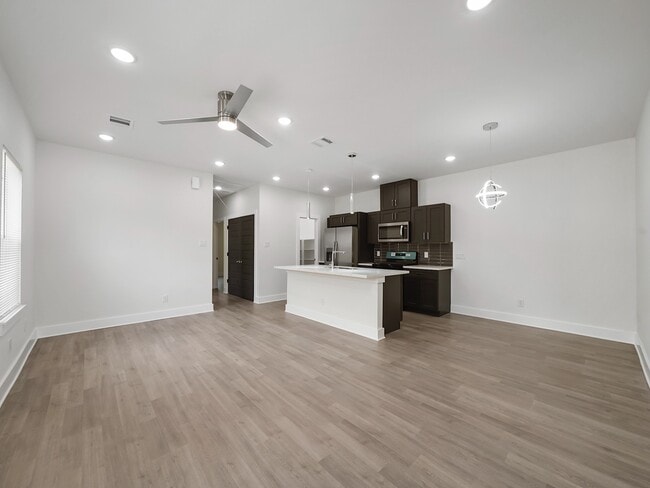 Building Photo - 8122 Double