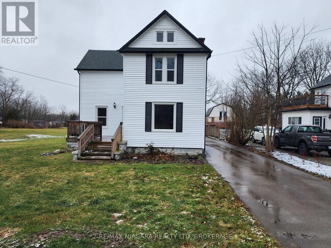 Photo du bâtiment - 549 Ridge Rd N