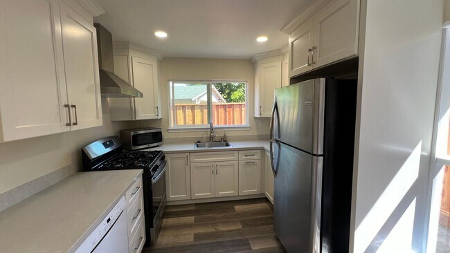 Foto del edificio - 3301 Clayton Rd