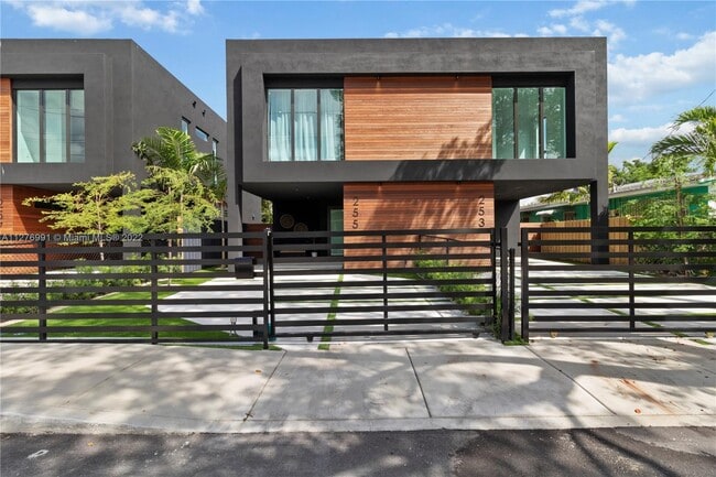 Building Photo - 255 NW 39th St