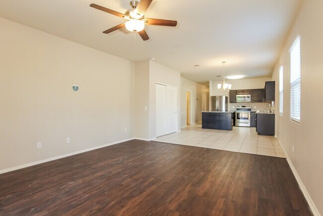 Foto del edificio - 25444 W Darrel Dr