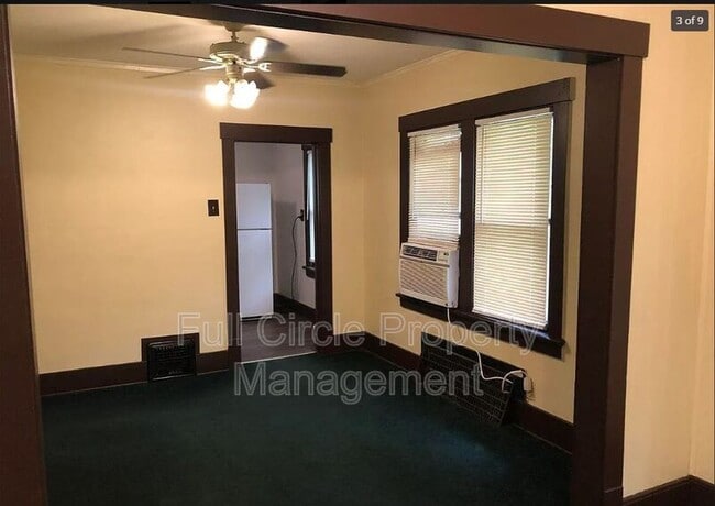 Foto del edificio - 4715 Fowler Ave