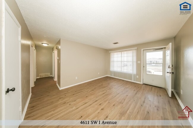 Building Photo - 4611 SW I Ave