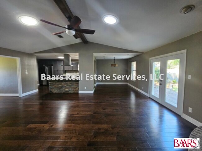 Foto del edificio - READY FOR MOVE IN!!