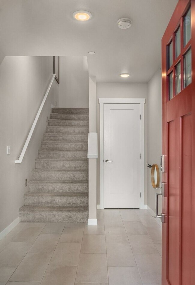 Foto del edificio - Newer Construction 3-Bedroom Home with Smart Features, Tandem Garage & Community Amenities
