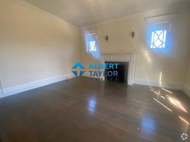 Building Photo - 458 Park Dr