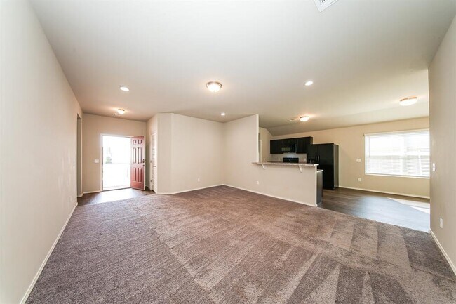 Building Photo - 2204 Dillards Dr