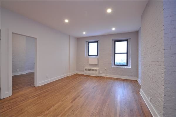 Building Photo - 220 E 95th St