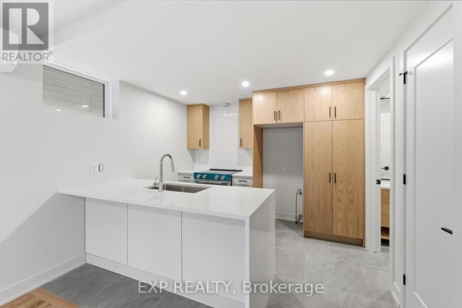 Building Photo - 514 Roosevelt Ave