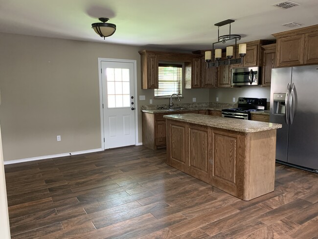 kitchen - 209 W Sugarcane Dr