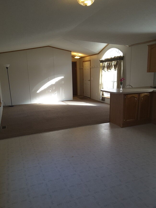 Building Photo - 2 Bedroom 2 Bath Single Wide Mobile Home i...