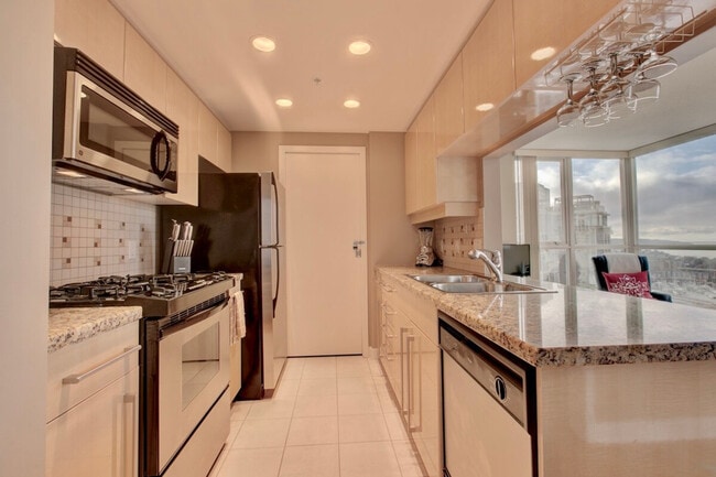 Photo du bâtiment - 1300 Pacific Blvd