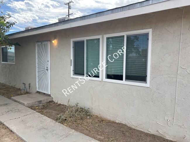 Foto del edificio - 2 Bedroom Duplex For Rent in Barstow