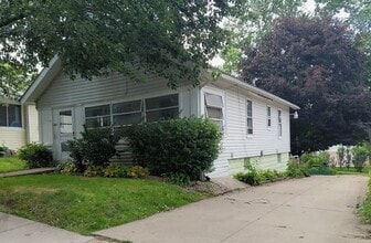 Building Photo - 455 Allenford St