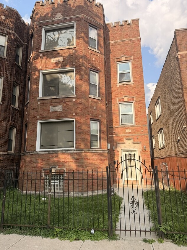 Photo - 7935 S Essex Ave (Chicago, IL)