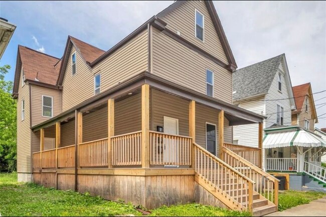 Building Photo - 358 Houston St