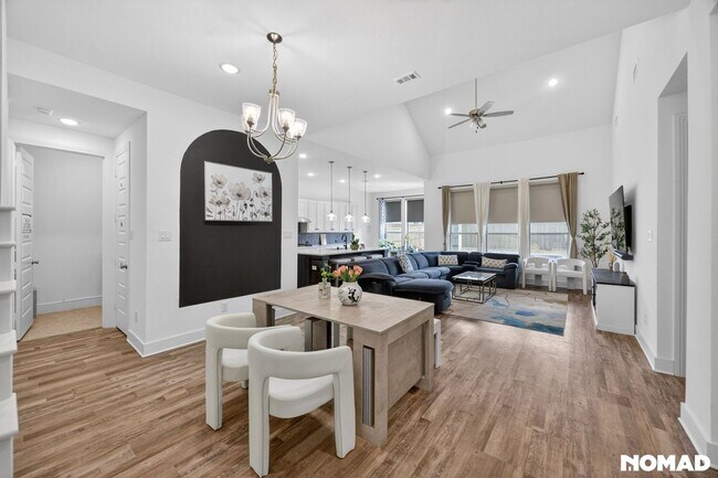 Foto del edificio - 1120 Saddle Ridge Dr