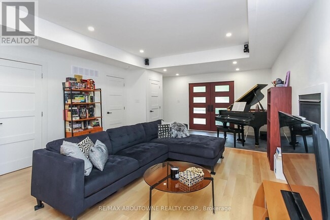 Photo du bâtiment - 12 49th St N