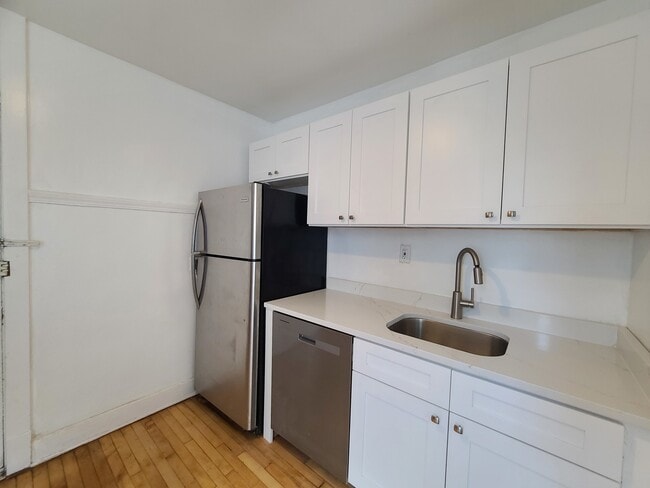 Building Photo - 1531 W Highland Ave