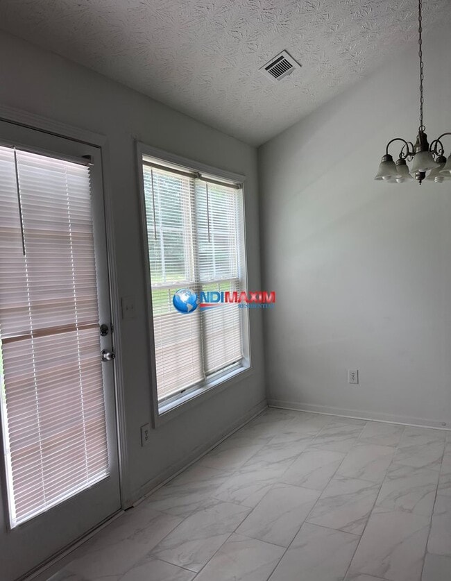 Building Photo - 3-bedroom ranch near Norris Lake