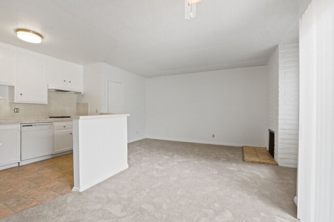 Building Photo - 3735 Mentone Ave